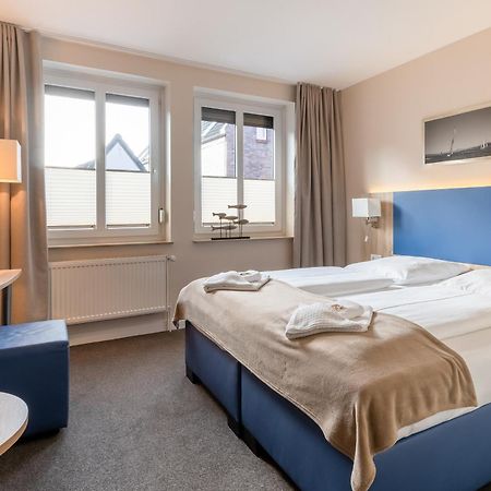 Nordsee-Hotel Hinrichsen ฮูซุม ภายนอก รูปภาพ