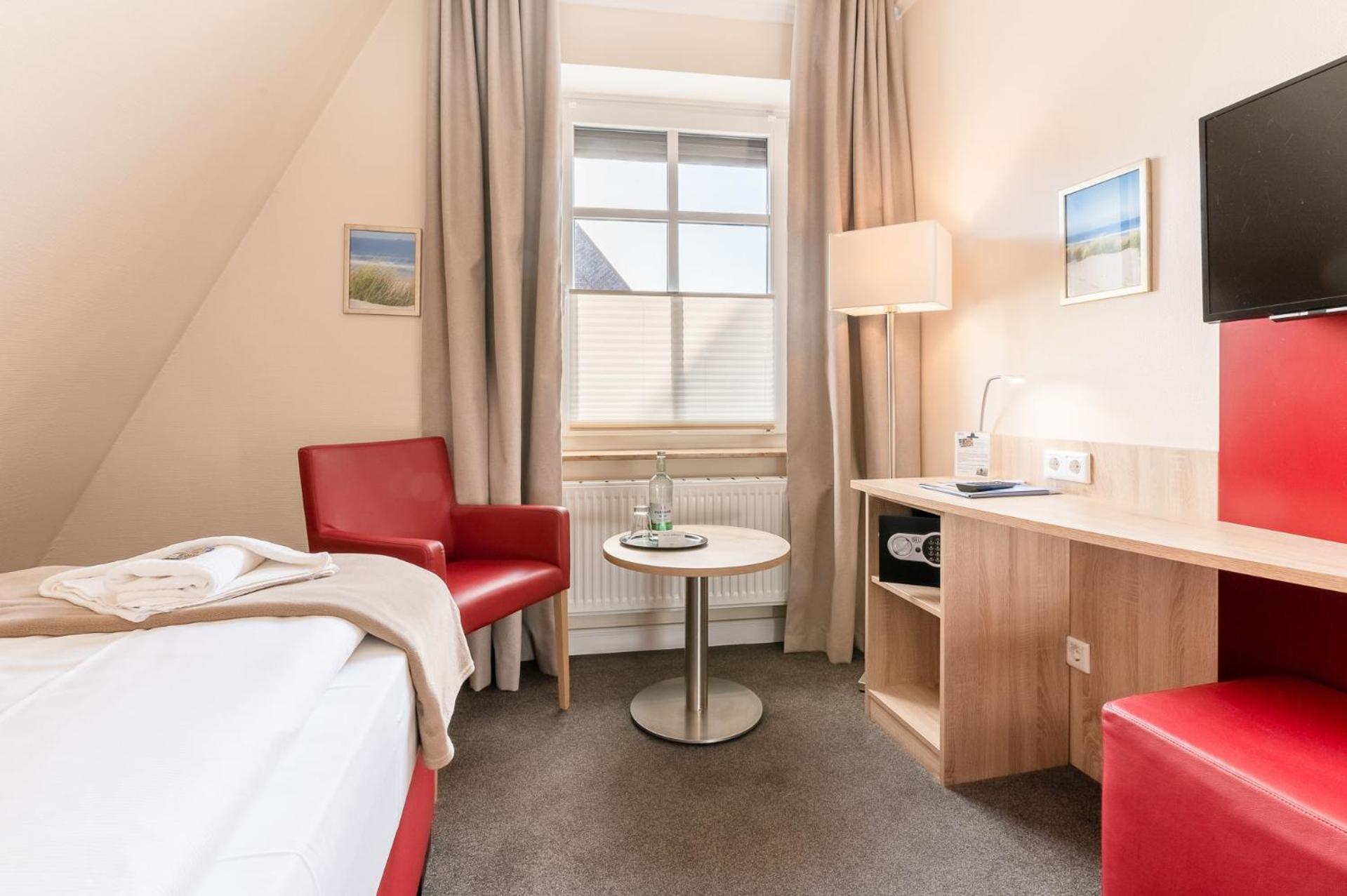 Nordsee-Hotel Hinrichsen ฮูซุม ภายนอก รูปภาพ