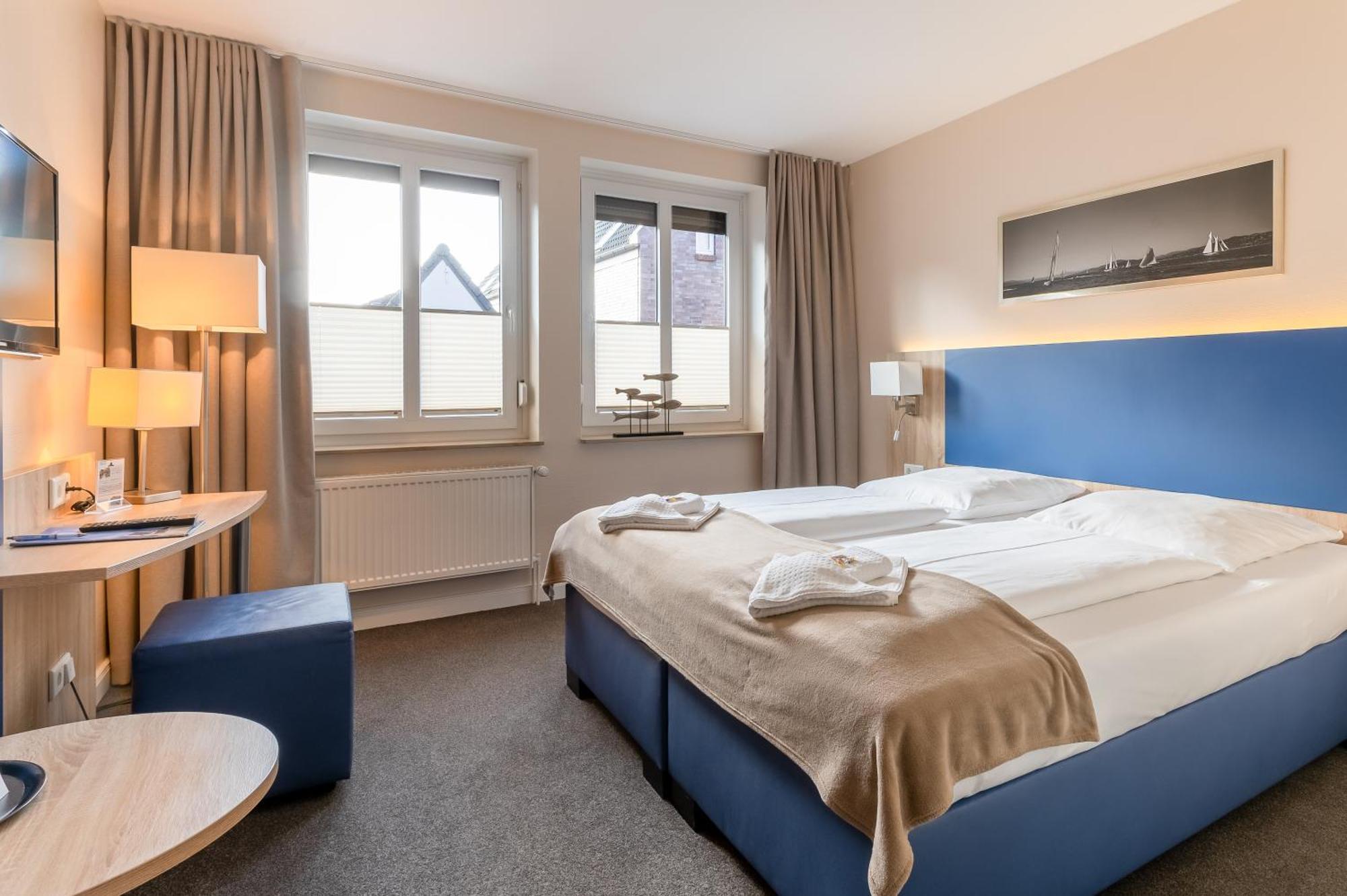 Nordsee-Hotel Hinrichsen ฮูซุม ภายนอก รูปภาพ
