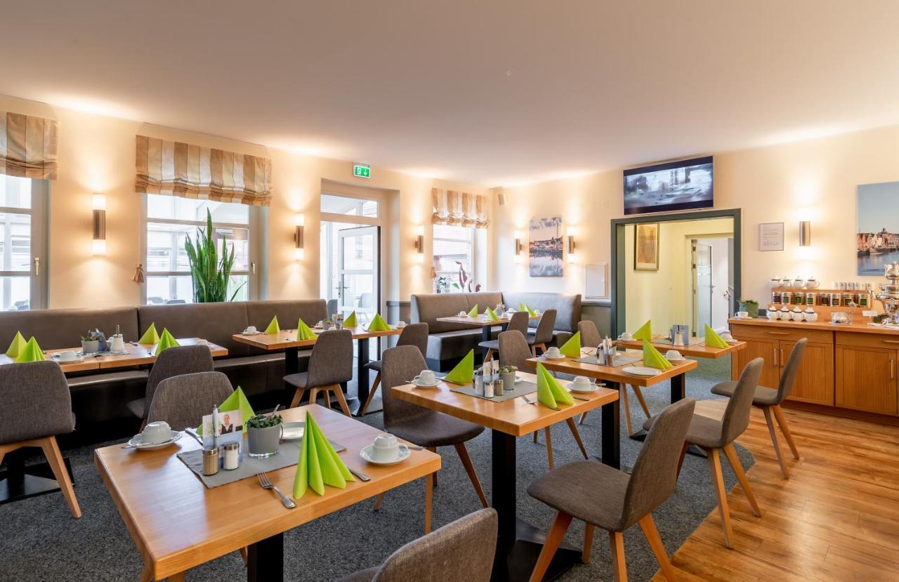Nordsee-Hotel Hinrichsen ฮูซุม ภายนอก รูปภาพ