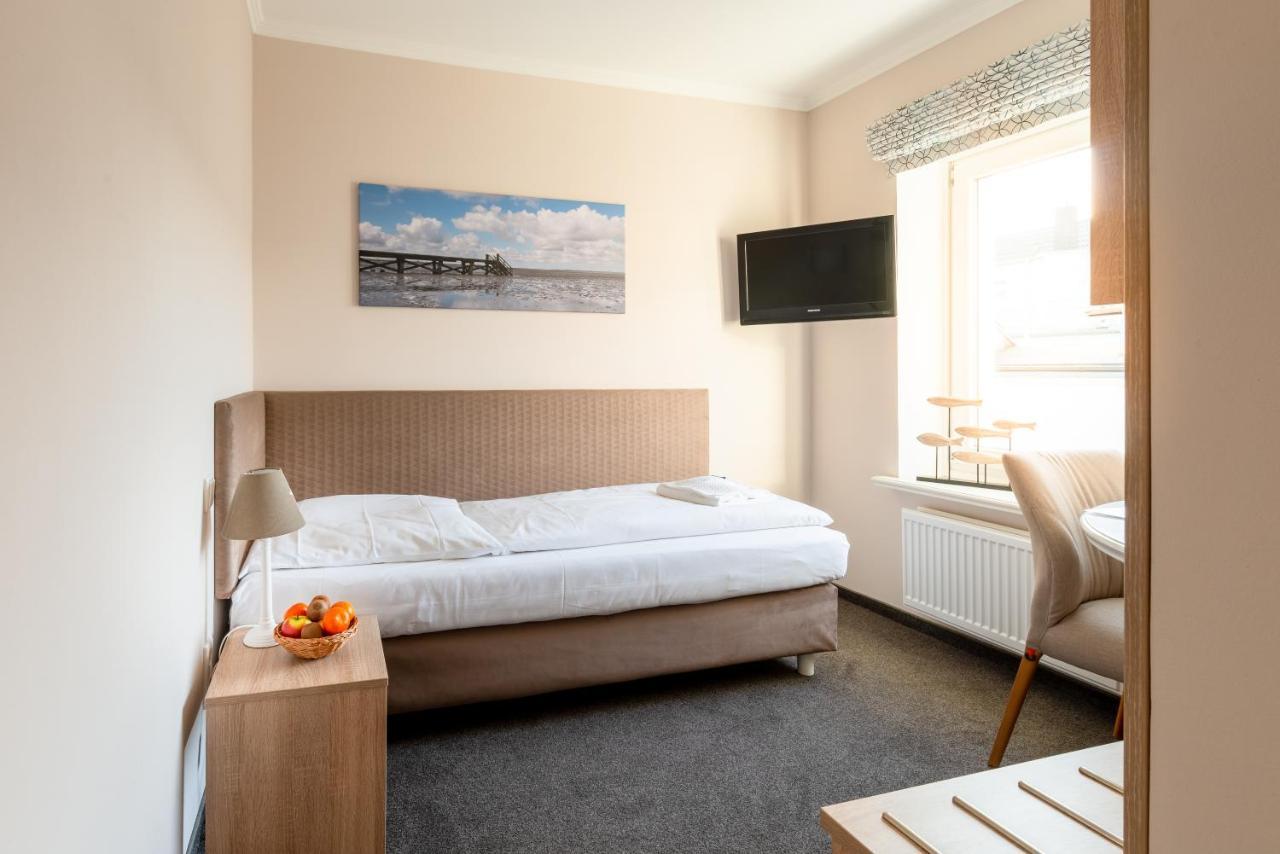 Nordsee-Hotel Hinrichsen ฮูซุม ภายนอก รูปภาพ